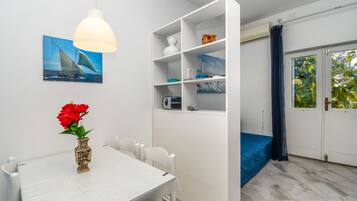 Apartment (A2) | Dining