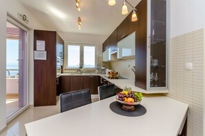 Apartment (A2) | Dining - Apartment Vesna (Okrug)