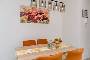 Apartment (A1) | Dining