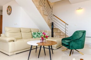 Apartment (A2) | Living room - Apartment Vesna (Okrug)