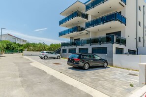 Property grounds - Apartment Anni (Okrug)