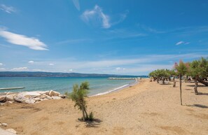 Beach - Apartments Antonio (Dugi Rat)