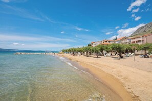 Beach - Apartments Antonio (Dugi Rat)