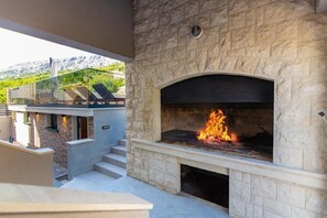 BBQ/picnic Area - Apartments Villa Milas With Pool (Dugi Rat)