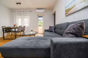 Apartment (A2) | Living room - Apartments Neli (Okrug)