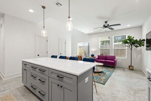 Interior - Bon Temps House*2 KING Beds*Sleeps 6*Book Now! (Lafayette)