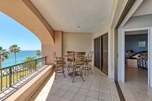 Outdoor dining - Sonoran Spa W407 Beachfront Resort (Puerto Penasco)