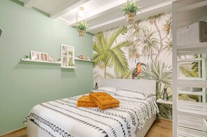 1 chambre, bureau, fer et planche à repasser, accès au Wi-Fi (inclus)