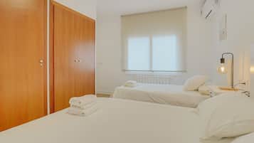 Apartment | In-room safe, desk, laptop workspace, free WiFi