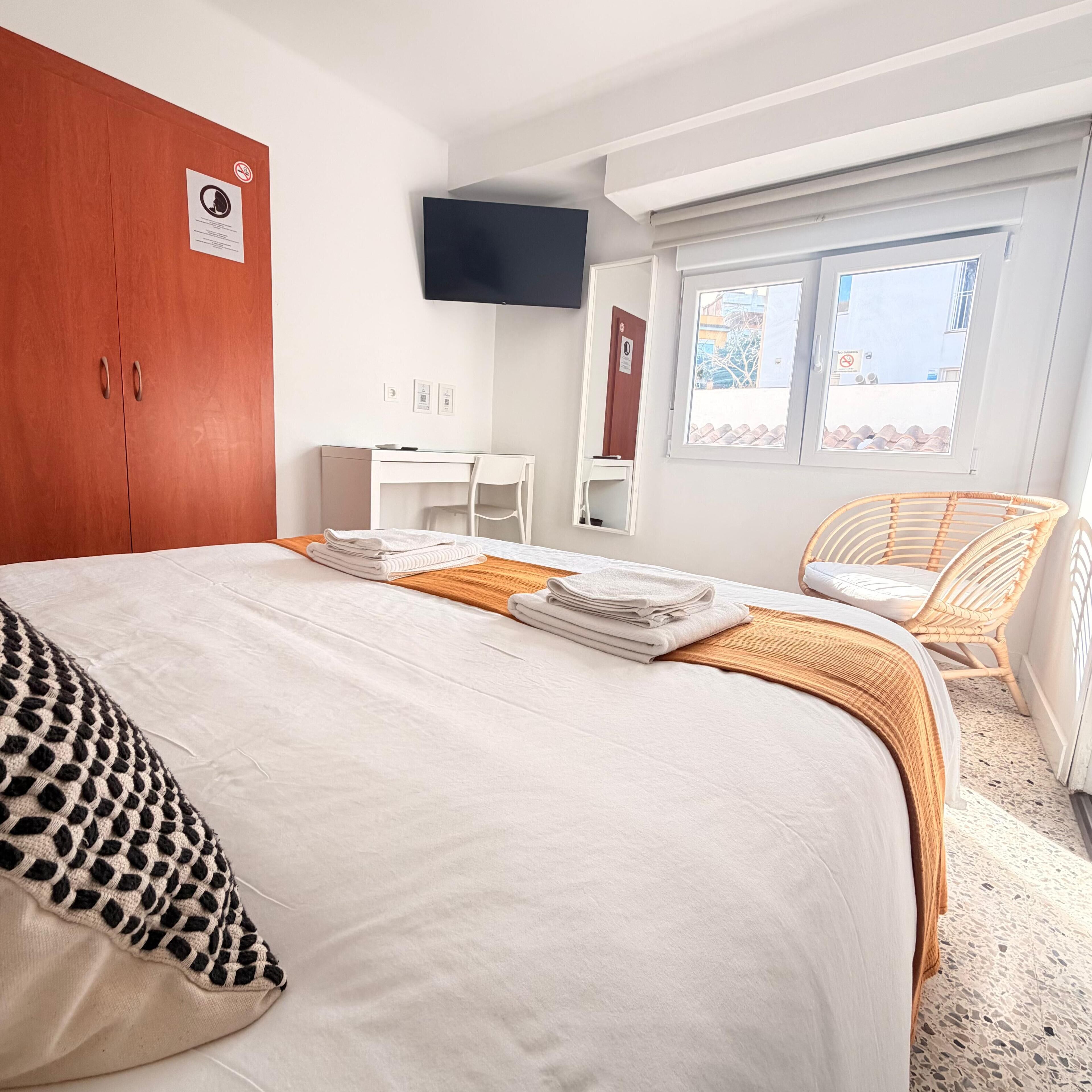 コンフォート ダブルルーム | セーフティボックス (室内)、デスク、ノートパソコン用作業スペース、WiFi (無料)