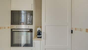 Apartment | In-room safe, desk, laptop workspace, free WiFi