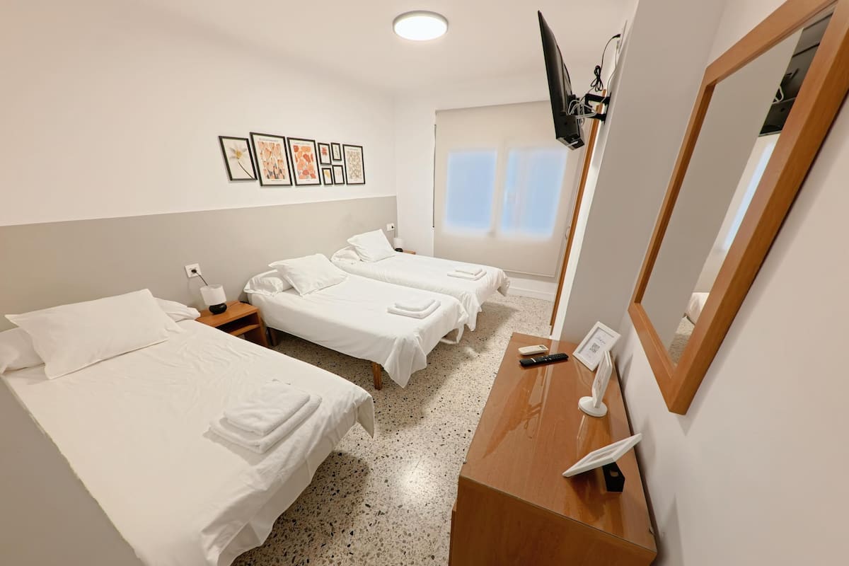 Triple Room | 1 bedroom, in-room safe, desk, laptop workspace