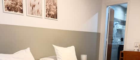 Caja de seguridad en la habitación y escritorio