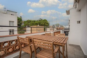 Departamento | Caja de seguridad en la habitación y escritorio 