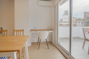 Departamento | Caja de seguridad en la habitación y escritorio 