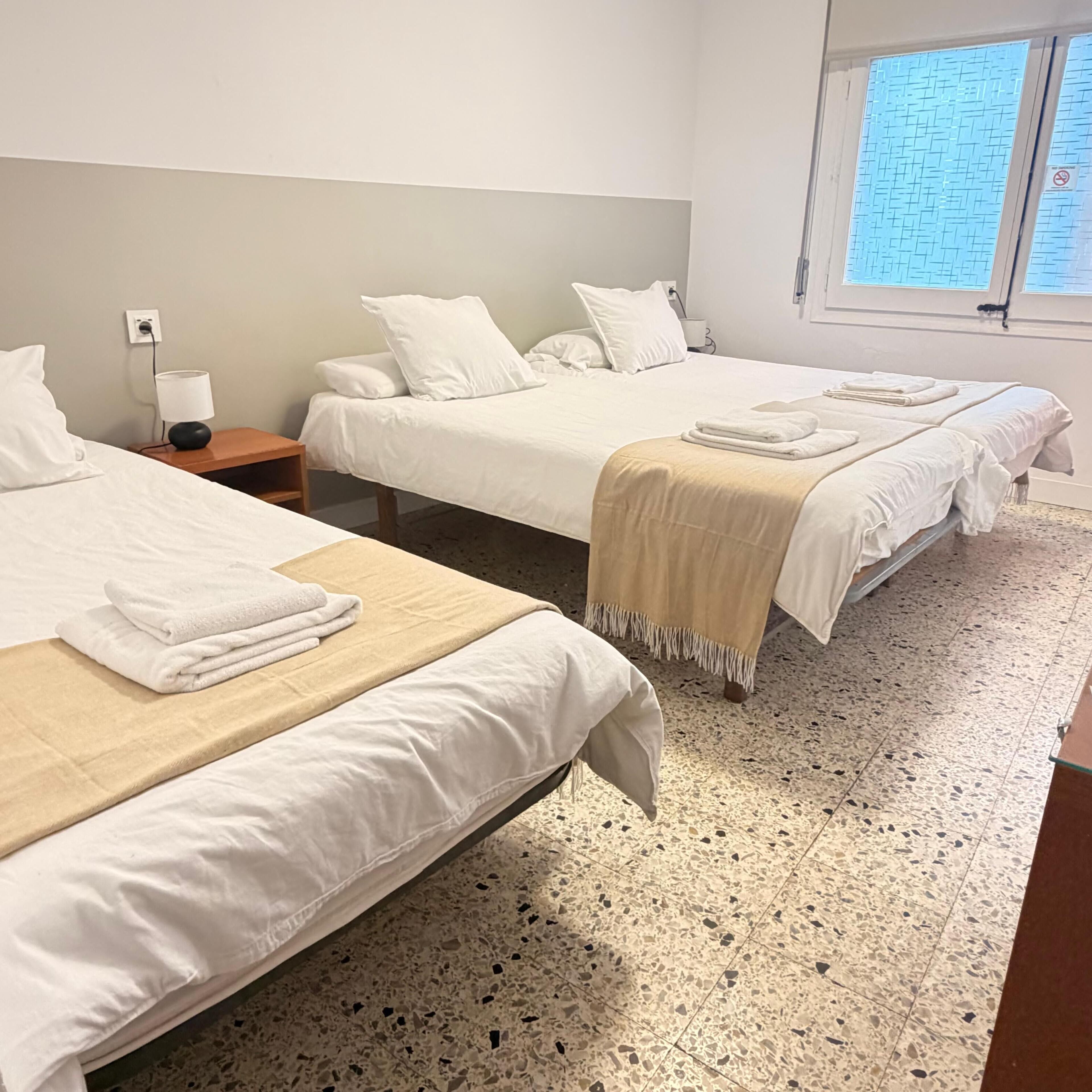 Caja de seguridad en la habitación y escritorio 