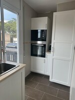 公寓 | 客房内保险箱、办公桌、笔记本电脑工作区、免费 WiFi