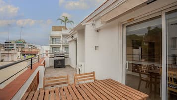 Apartment | Peti besi dalam bilik, meja, ruang kerja komputer riba, Wi-fi percuma