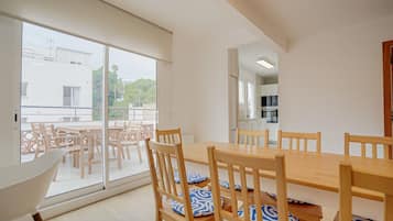 Apartment | In-room safe, desk, laptop workspace, free WiFi