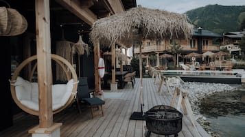 Chalet Mewah | Teras/patio