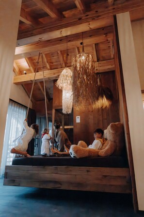 Individually furnished, laptop workspace, free WiFi - Luxury Bergchalets Gut Wenghof (Werfenweng)