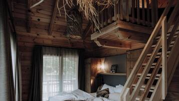 Individually furnished, laptop workspace, free WiFi