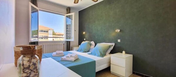 4 bedrooms, iron/ironing board, travel crib, free WiFi