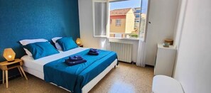 4 bedrooms, iron/ironing board, travel crib, free WiFi - Villa à 200 m de la Plage (Fréjus)