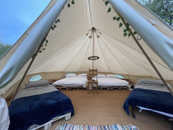 9 bedrooms, bed sheets, wheelchair access