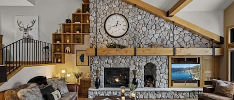 Smart TV, fireplace