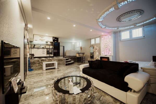 Televisión y chimenea 