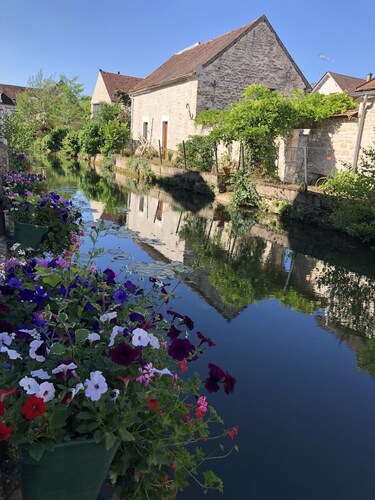 Gîte de la Tronchoyse, Entre Vins et Nature, Baignades en Rivières et Châteaux