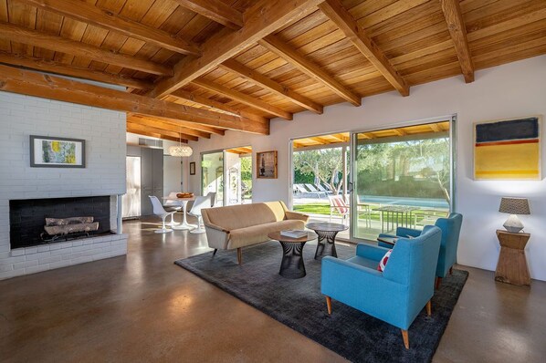 Smart TV, fireplace, offices - Modern Olive 3 Mid Century Modern Retreat (Palm Springs)