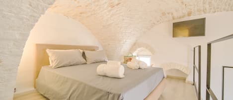 1 bedroom, hypo-allergenic bedding, down duvets, minibar