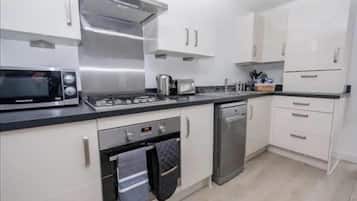 Apartment | Private kitchen | Fridge, microwave, oven, stovetop
