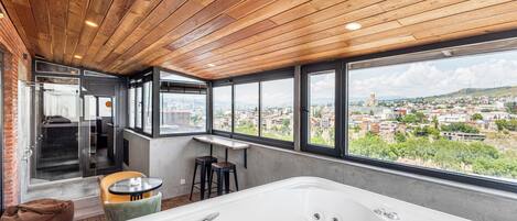 Signature Room, Hot Tub, River View | Hypo-allergenic bedding, memory foam beds, minibar, in-room safe