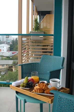 Standard Triple Room, Balcony | Balcony - Brooch Boutique Hotel (Tbilisi)