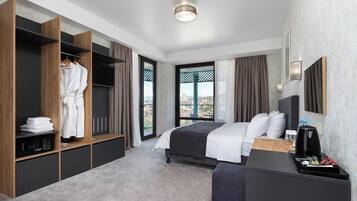 Standard Triple Room, Balcony | 1 bedroom, hypo-allergenic bedding, memory foam beds, minibar