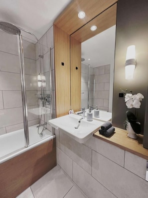 Apartment | Bathroom | Separate tub and shower, deep soaking tub, towels