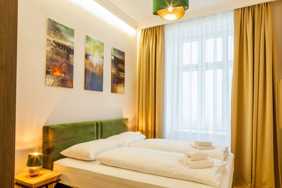 Apartment | Iron/ironing board, WiFi (free), bed sheets