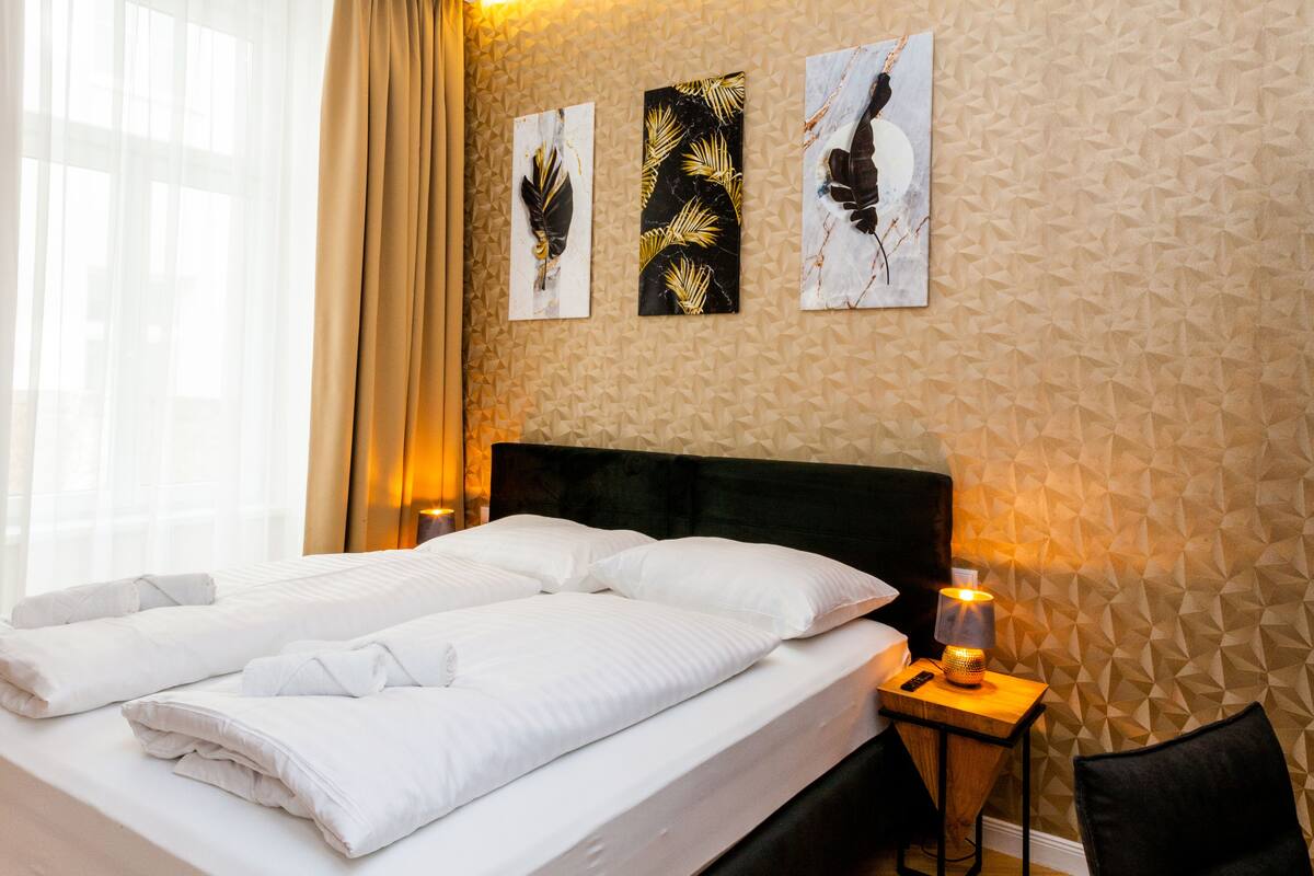 Apartment | Iron/ironing board, WiFi (free), bed sheets