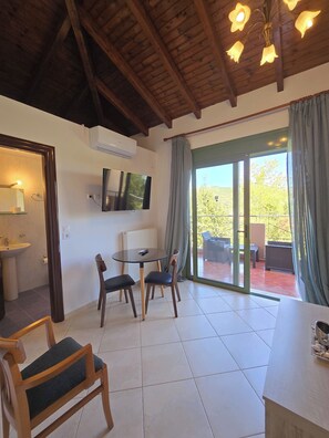 Superior Suite, Sea Facing | Hypo-allergenic bedding, in-room safe, individually decorated - Okeanis Apartments & Suites Adults Only (Kefalonia)