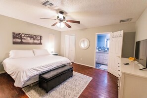 3 bedrooms, iron/ironing board, free WiFi, bed sheets - 3/2 Single Family Home - 15 Min to DTSP or Beaches (St. Petersburg)