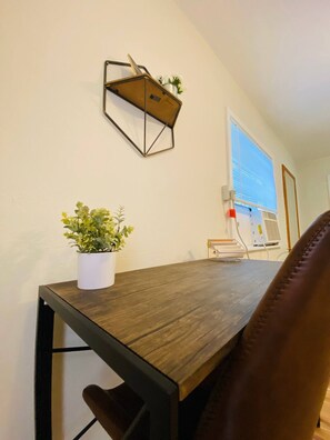 Interior - 1/1 Downstairs Apt, 15 min to Downtown or Beaches! (St. Petersburg)