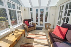 تلفزيون ذكي، مدفأة، ألعاب فيديو