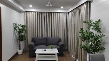 Comfort Suite | 1 bedroom, iron/ironing board, free WiFi