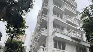 Unclassified image, 5 of 11, button - White House by Maxxvalue Apt. Bandra  (Mumbai)