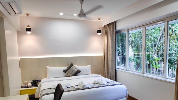 Unclassified image, 1 of 11, button - White House by Maxxvalue Apt. Bandra  (Mumbai)