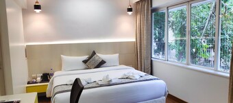 White House by Maxxvalue Apt. Bandra 