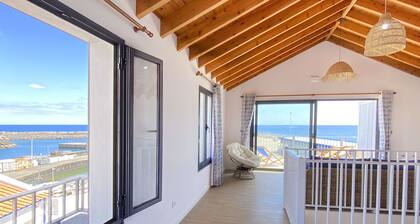 Casa da Baleia T2 Localizado à Beira-mar Virado a Menos de 5 Min. a pé da Praia